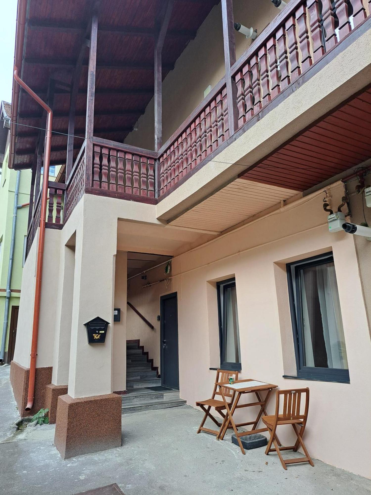Cosy Studio In The Heart Of Brasov Exterior photo